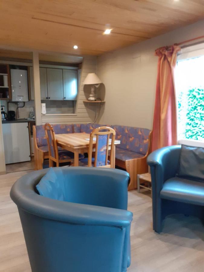 Villa Chalet Le Chaleureux 1 à 4 personnes à Resteigne Extérieur photo